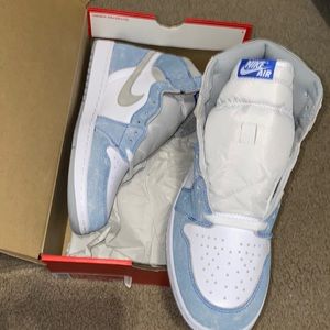 Nike Jordan 1 hyper royals size 10